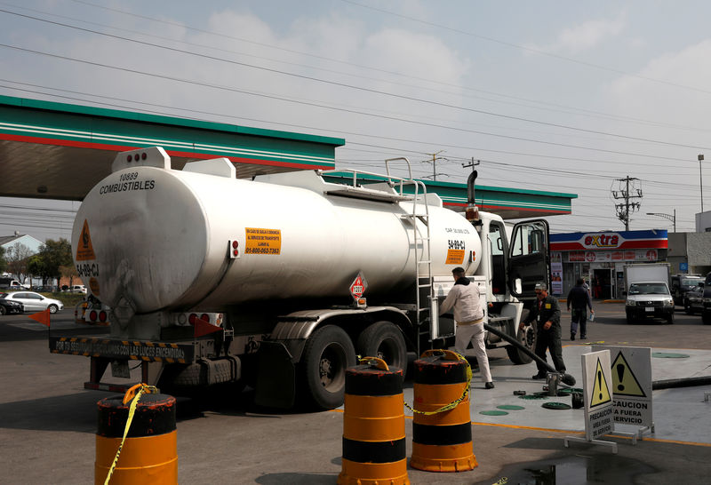 Mexico hy vọng vận chuyển nhiên liệu nhanh hơn để thoát hàng tồn kho