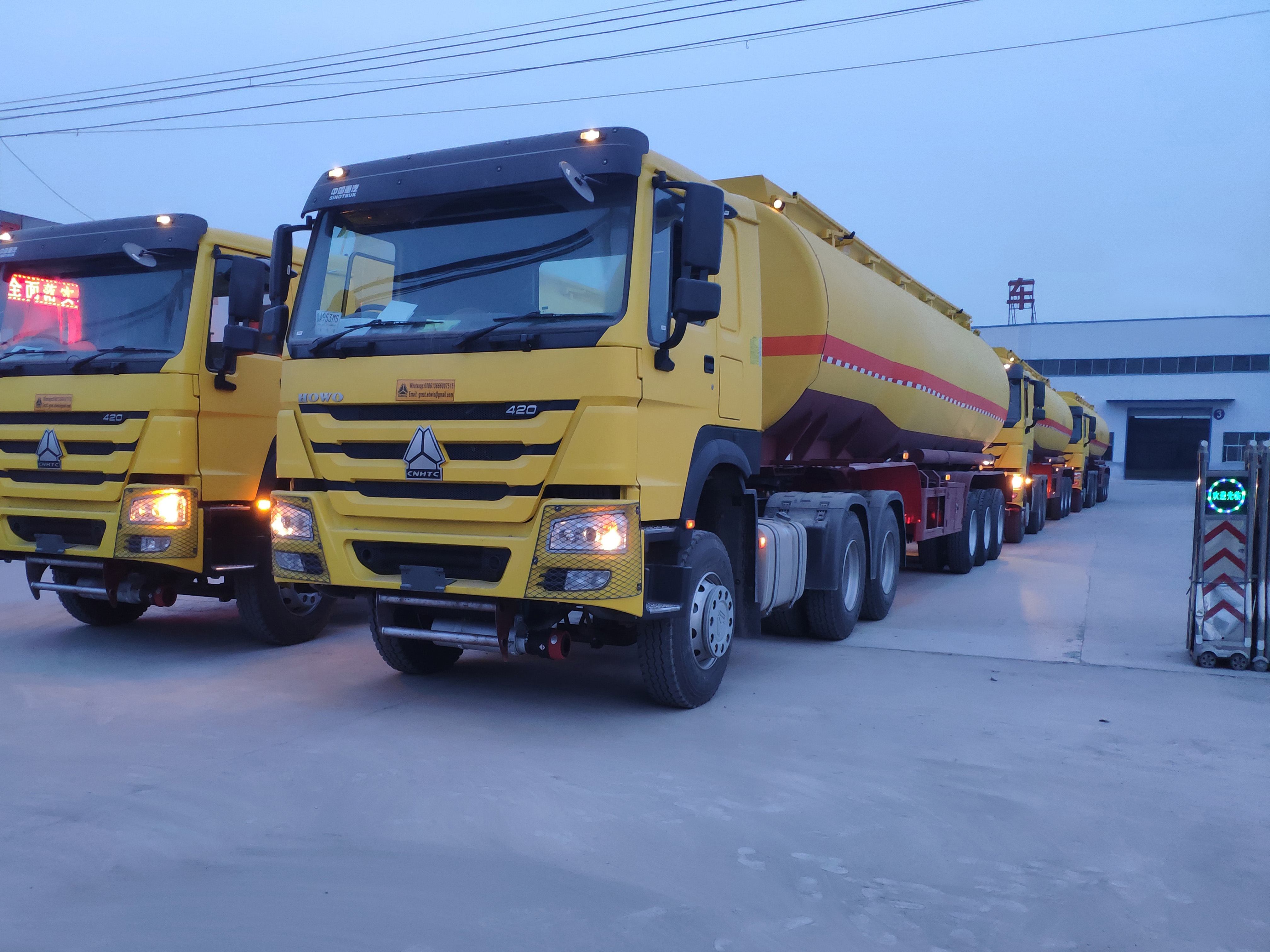 Trailer tàu chở nhiên liệu với xe tải kéo của HOWO được xuất khẩu tới Malawi