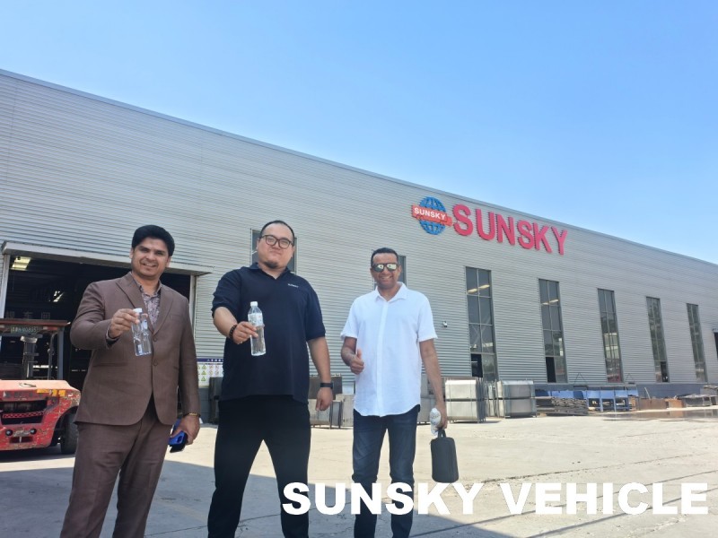 Khách hàng thân thiết người Bahrain quay lại thăm