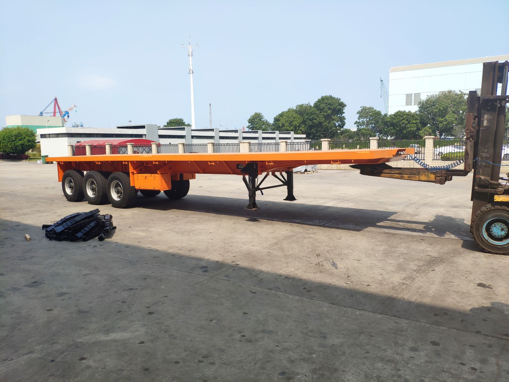 Rơ moóc container 4 đơn vị xuất khẩu sang Tanzania