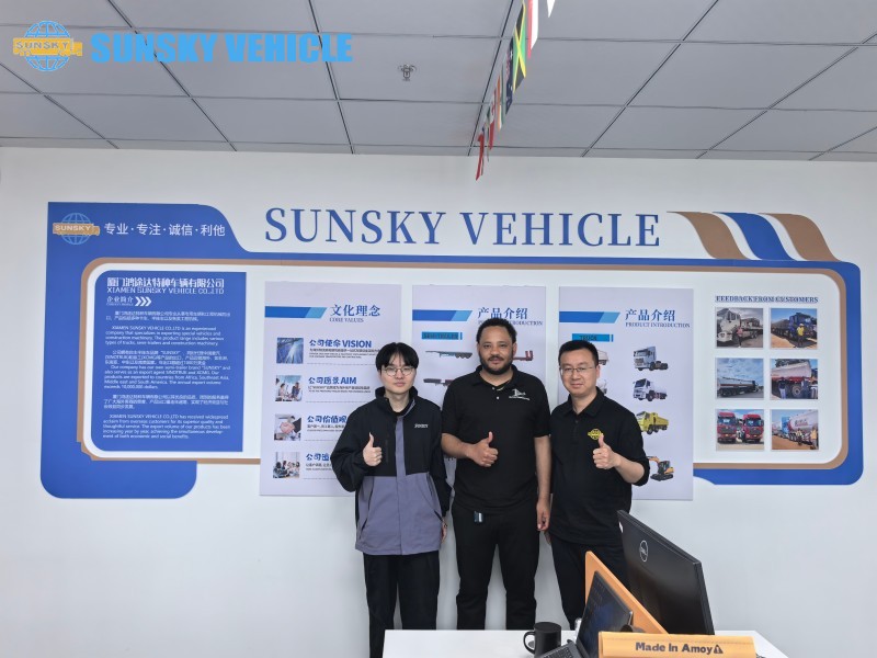 Mở rộng chiến lược: Khách hàng logistics tại CHDC Congo thăm SUNSKY Vehicle để tham quan nhà máy & đặt hàng rơ-moóc